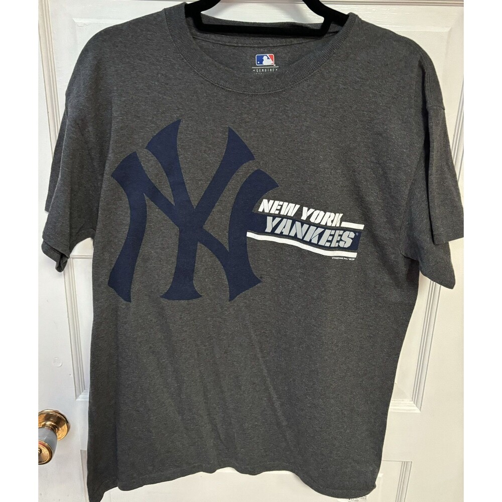 N.Y. Yankees Baseball MLB  Majestic Mens Size M Gray T-Shirt Genuine Merchandise
